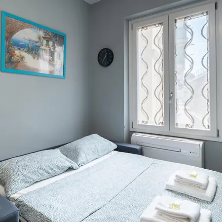 Guesthost - Bouganville's House