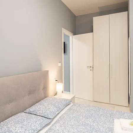 Guesthost - Bouganville's House *