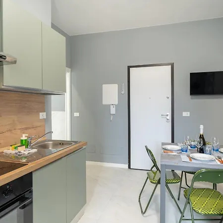 Guesthost - Bouganville's House *