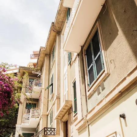 Guesthost - Bouganville's House Апартаменты Санремо