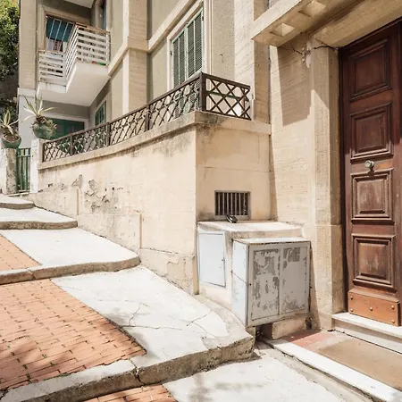 Guesthost - Bouganville's House Апартаменты