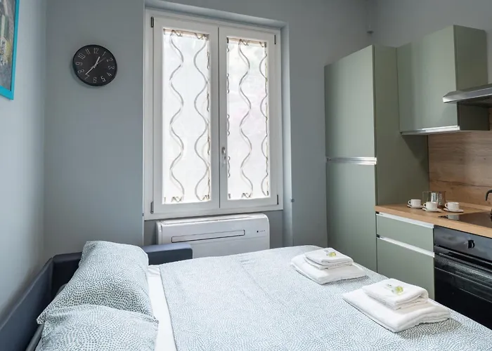 Guesthost - Bouganville's House *