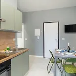 Guesthost - Bouganville's House *