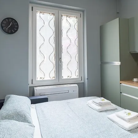 Guesthost - Bouganville's House *